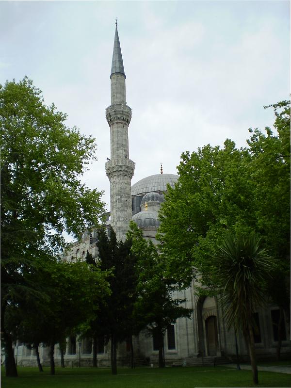 istanbul 016.JPG - A mosque and minaret along Atatürk Boulevard